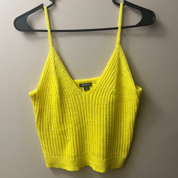 Yellow Knitted Crop top - Picture 2 of 4